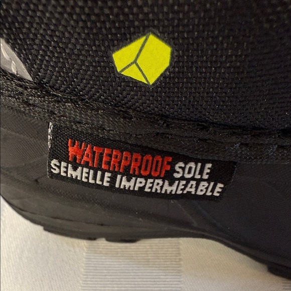 George Black and Green Winter Boots with Digger Graphic & Velcro Closure Size 4 - Picture 8 of 10